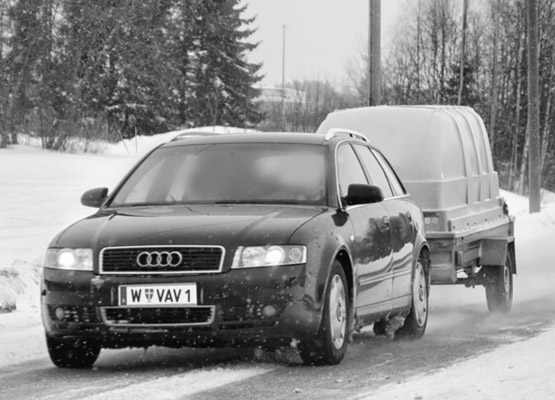 Auto mit Anhänger Auto mit Anhänger
